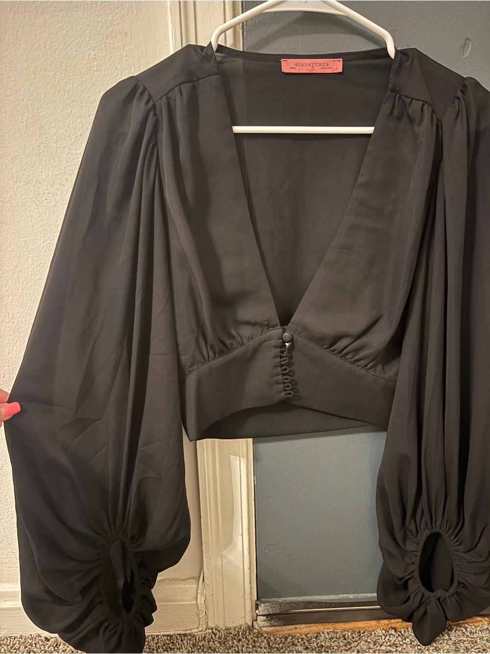 Signature8 Black Puff-Sleeve V-Neck Crop Top